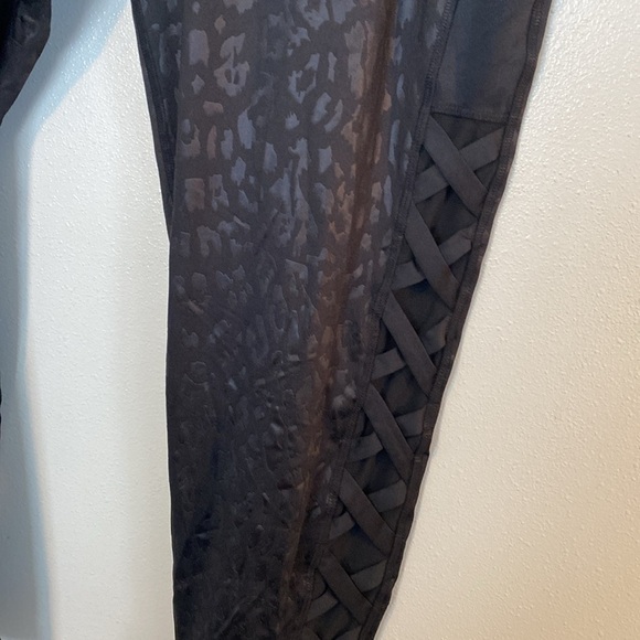 Bebe Sport cheetah black  BURNOUT VELVET LEGGING criss cross side leg 3X - Picture 2 of 11